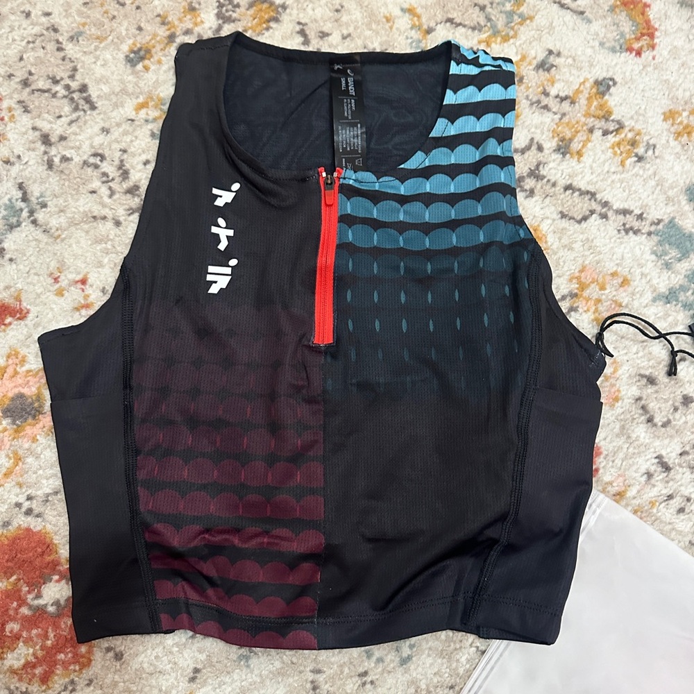 Bandit X ASICS ares flex zip front race crop